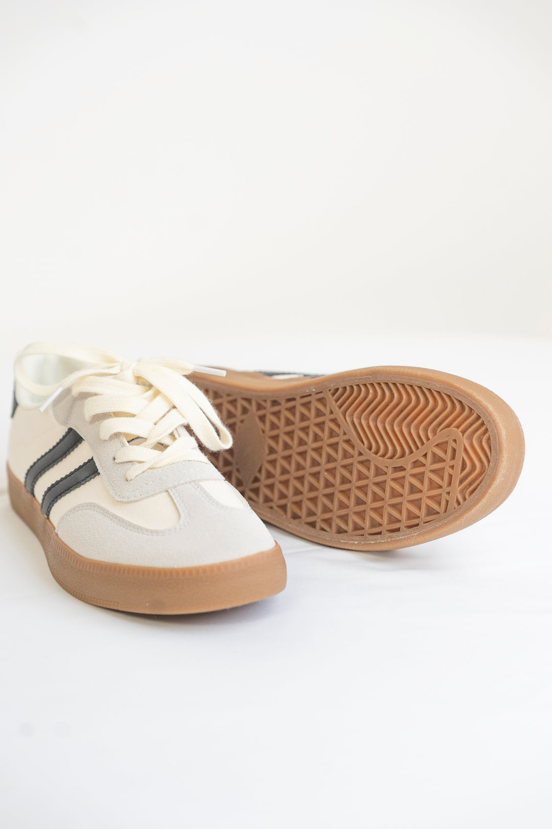 Striped Lace-up Flat Sneakers
